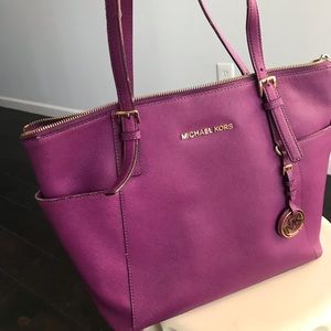 Michael Kors Jet Set Medium Tote